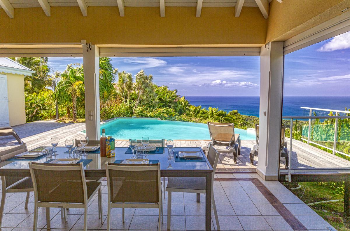 8. Location villa vue mer piscine Deshaies Guadeloupe_Terrasse Vue Mer des Caraibes